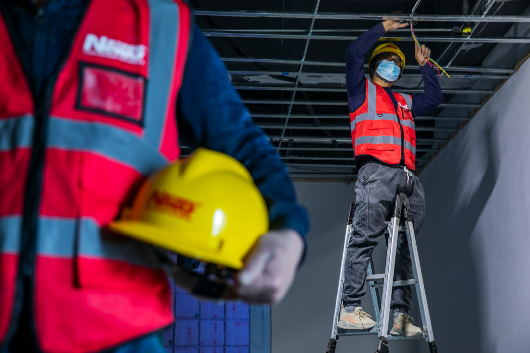 “五一”假期不停工，新之航展馆建设一线的最美劳动者剪影